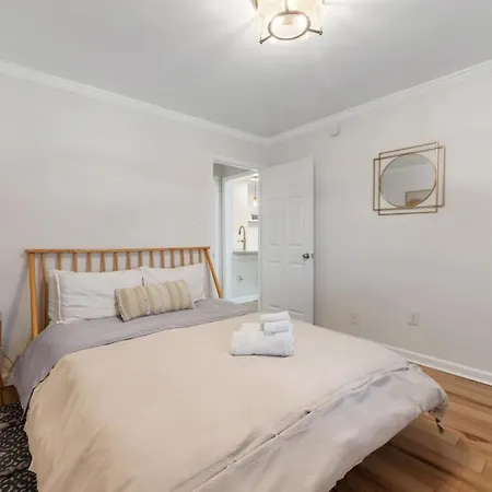Downtown Condo, City Skyline View, Walk Friendly